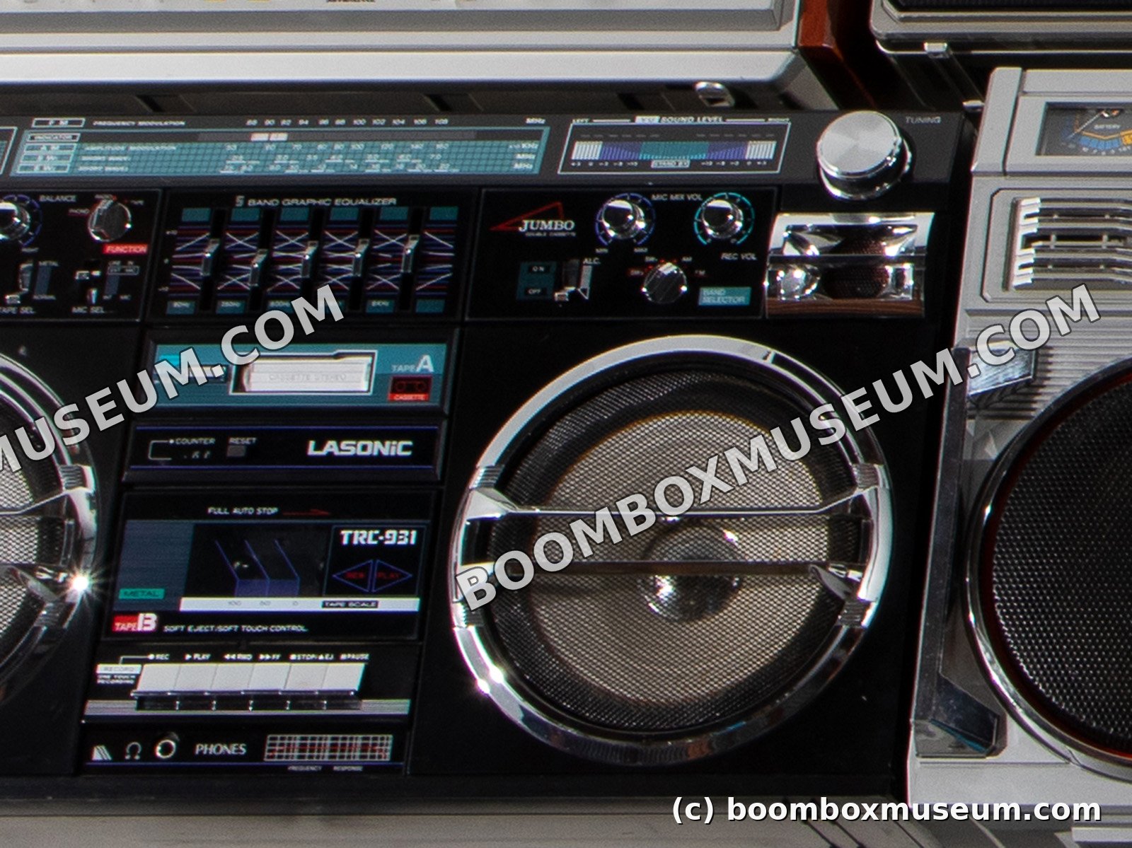 Lasonic TRC-931 boombox close-up