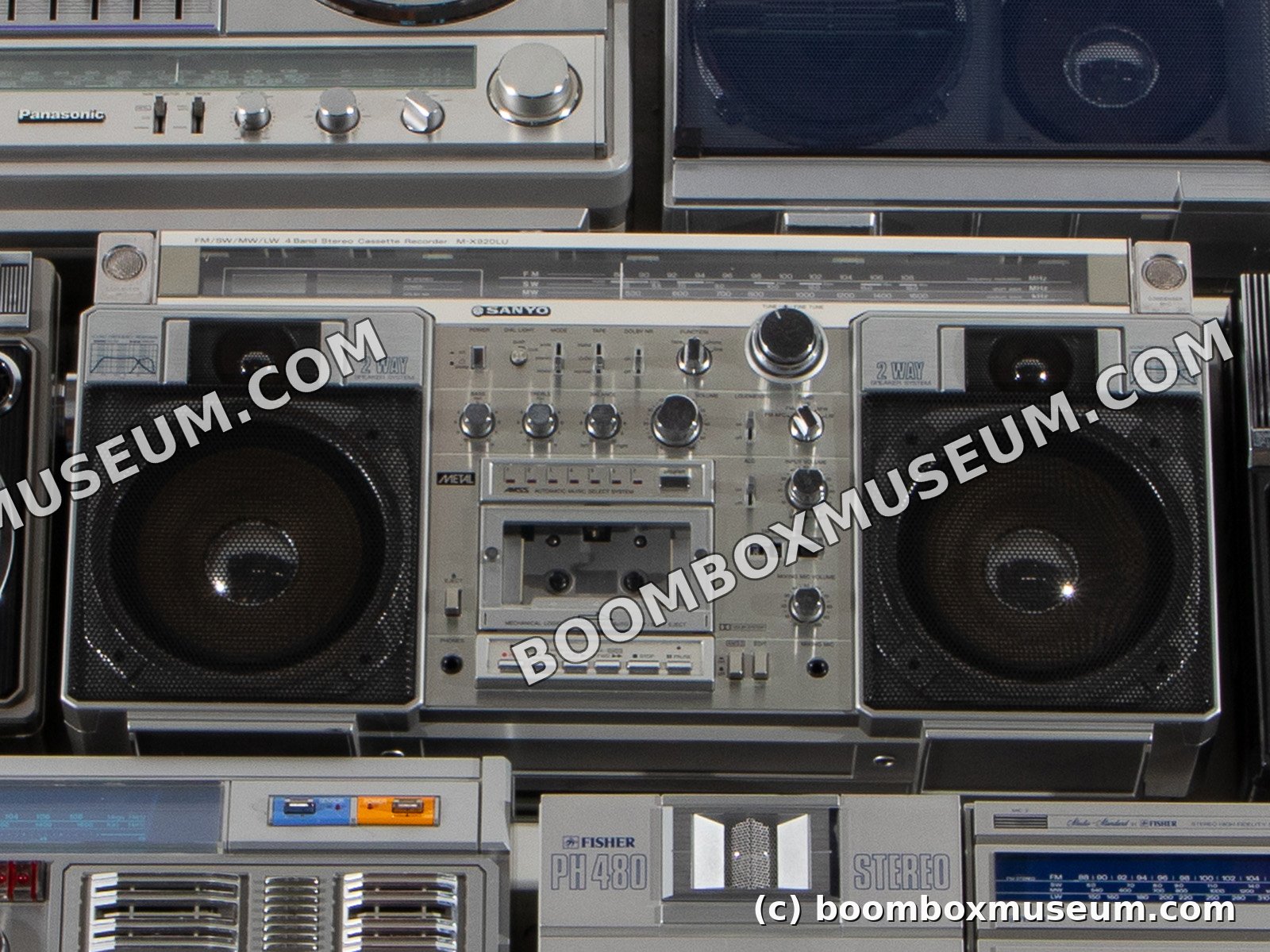 Sanyo M-X920-LU boombox close-up